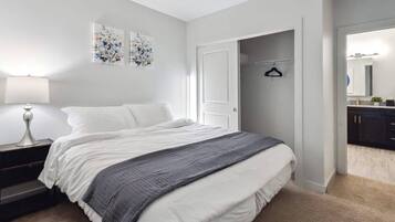 2 bedrooms, desk, iron/ironing board, travel crib