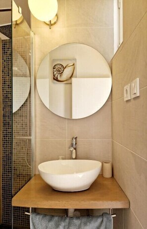 Shower - Charming studio apartment with beautiful sea view
 (Primošten)