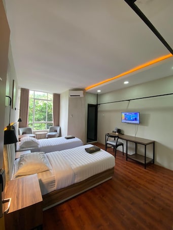 Wifi gratis y ropa de cama . Royal Kencana powered by Cocotel