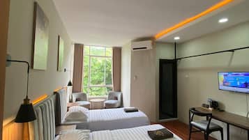 Habitación junior con 2 camas individuales | Wifi gratis y ropa de cama