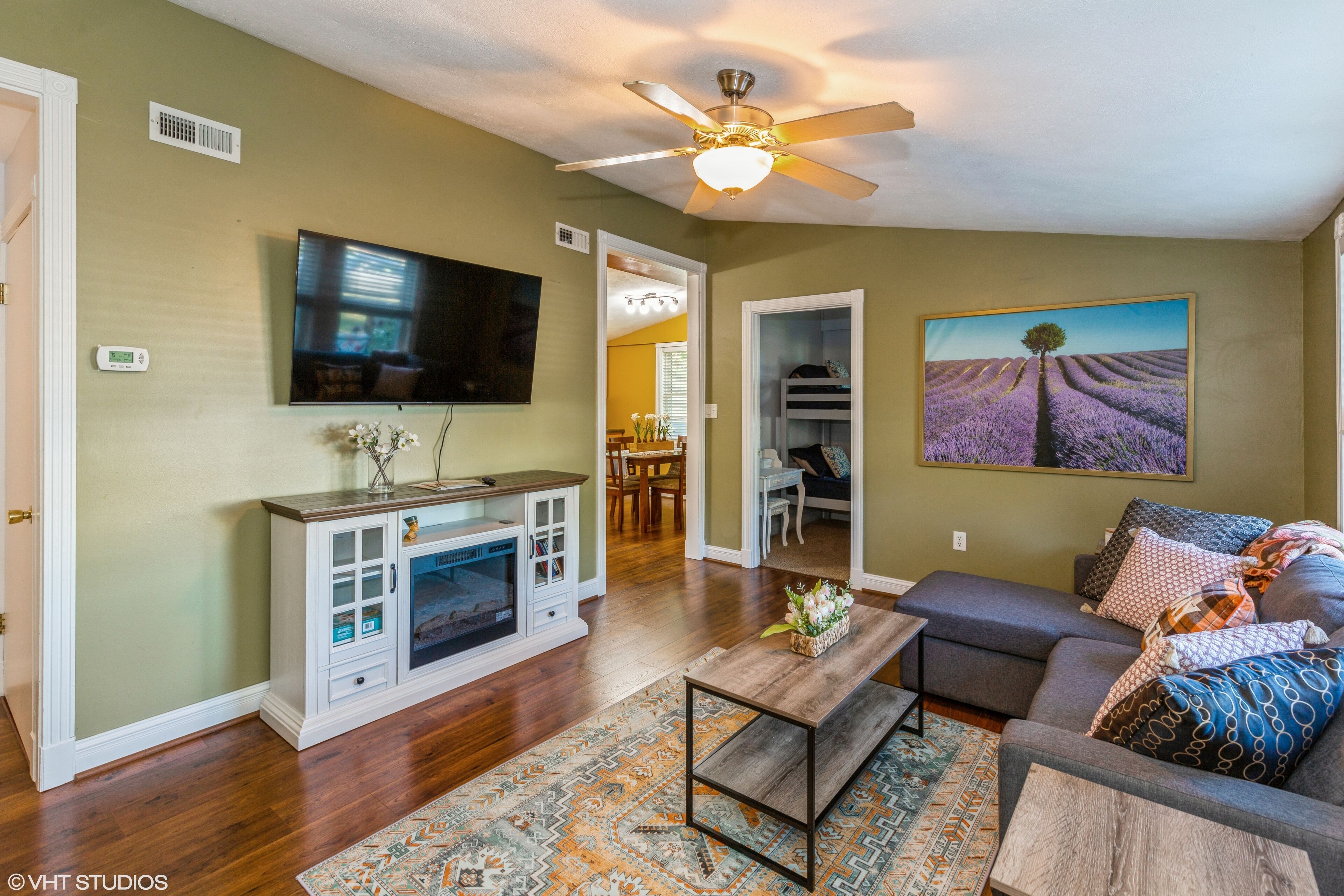 Just as the title says: Comfy Cozy.   Very cute house in a quiet residential neighborhood.