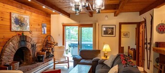 Charming Okemo Home: Hot Tub, Fireplace, Sleeps 9