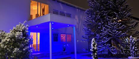 المنشأة من الخارج