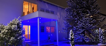 Lounge 3, top apartment with two bedrooms and parking at the house