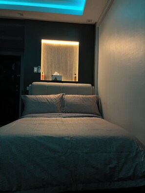 1 غرفة نوم ومكواة/لوح كي وواي فاي مجانًا وملاءات أسرّة