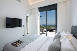 2 bedrooms, in-room safe, iron/ironing board, WiFi