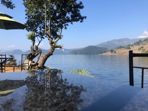 Lake Wave Cottage and Restaurent