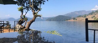 Lake Wave Cottage and Restaurent