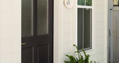 Cozy Modern Suite with Hot Tub