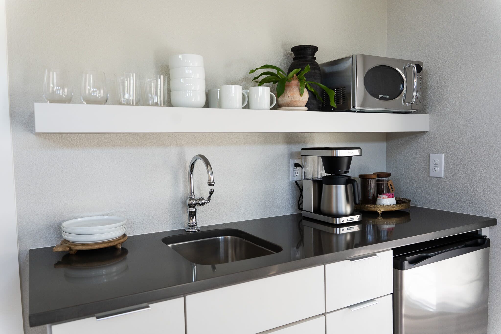 Coffee/tea maker, fridge, microwave, cookware/dishes/utensils