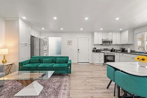 Televisión y oficina 