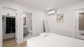 2 bedrooms, desk, iron/ironing board, WiFi