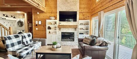 Smart-TV, Kamin, DVD-Player, Bücher