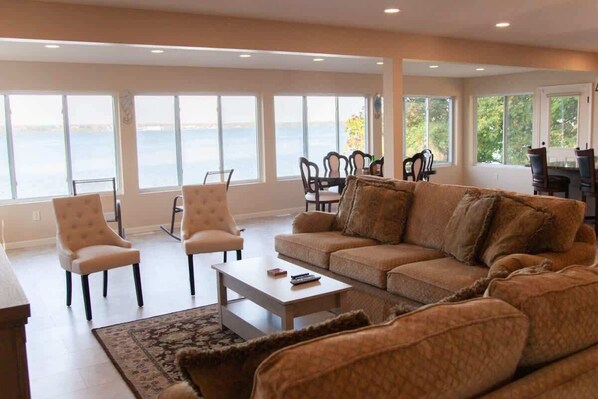 TV, fireplace, offices