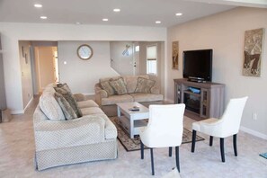 TV, fireplace, offices