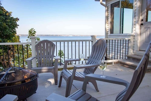 Lakeside Landing Dock, Fire Pit and Boat Rental