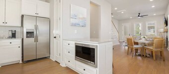 Home Base Haven - 0.5 mi to Baum Walker Field