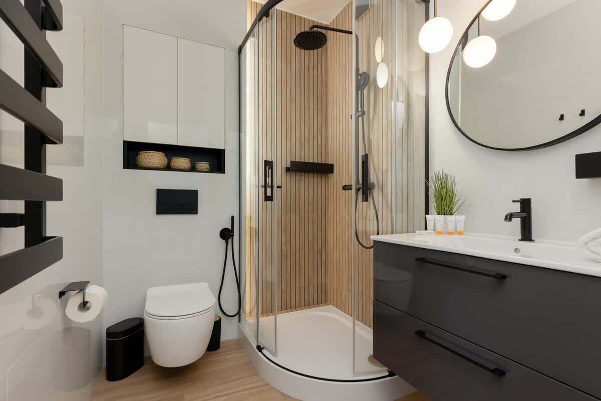 Dusche, Haartrockner, Shampoo