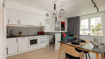 Fridge, microwave, oven, stovetop