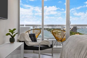 3 slaapkamers, een bureau, een strijkplank/strijkijzer, wifi