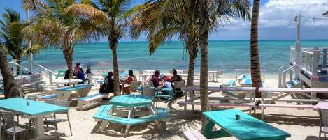 تناول الطعام بالخارج