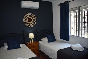 2 bedrooms, iron/ironing board, WiFi - Finca Aguaillo - 20 min walk to the village (Competa)