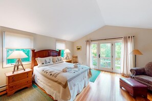 3 bedrooms, iron/ironing board, WiFi, bed sheets - Moon Path on Little Glen (Empire)