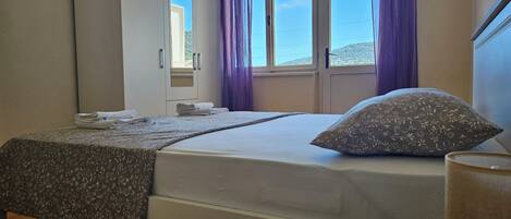 2 chambres, fer et planche à repasser, lit parapluie, Wi-Fi gratuit