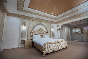 Laptop workspace, free WiFi, bed sheets - Antalya Grand Palace (Urgench)