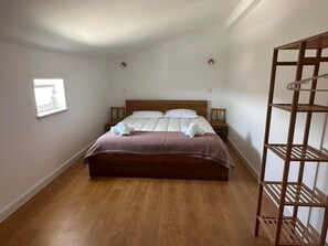 8 Schlafzimmer, Reisekinderbett, WLAN, Bettwäsche