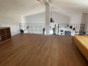 8 Schlafzimmer, Reisekinderbett, WLAN, Bettwäsche
