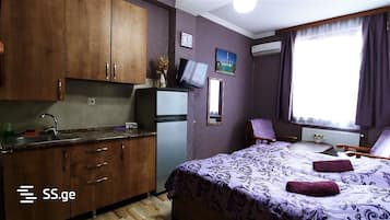 Standard Double Room | 1 bedroom, iron/ironing board, free WiFi, bed sheets
