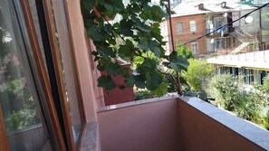 Comfort Apartment | Bathroom sink - ApartHotel Otin (Tbilisi)