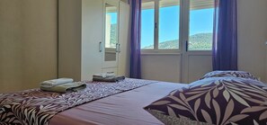 2 chambres, fer et planche à repasser, lit parapluie, Wi-Fi gratuit