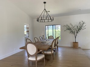 Dining - Incredible 5 Bedroom 4 Bath Private Pool Home in Indian Wells (Indian Wells)
