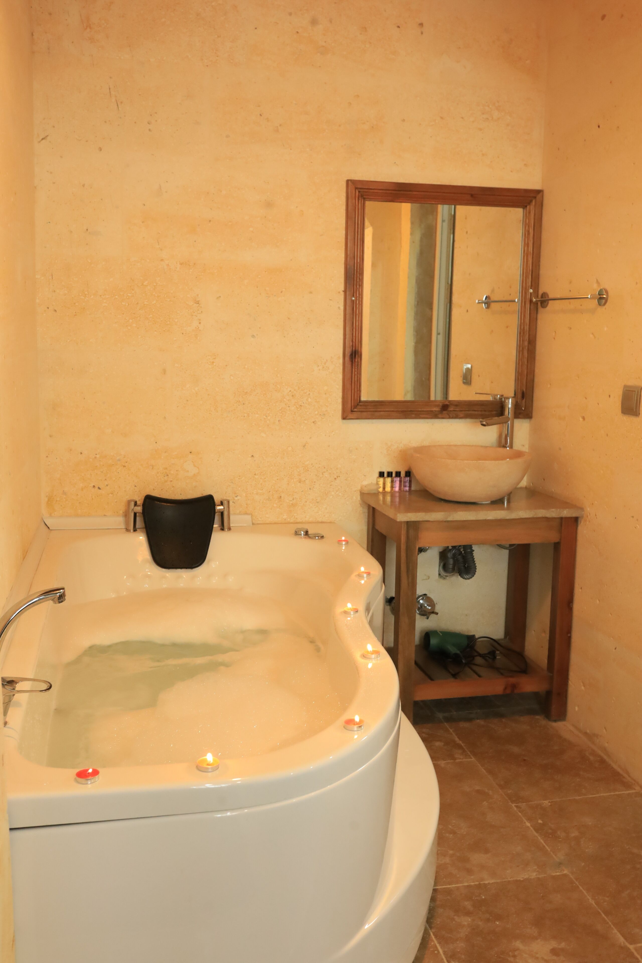 Romantic Room | Soundproofing, free WiFi, bed sheets