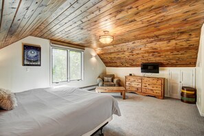 4 bedrooms, iron/ironing board, free WiFi, bed sheets