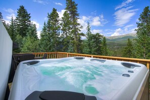 Outdoor spa tub - Lovely mountain home with views and private hot tub! (Breckenridge)