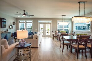 Smart TV, video games - North Cape San Blas, private pool, elevator, pets, beach gear included! (Port Saint Joe)
