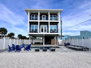 Outdoor dining - North Cape San Blas, private pool, elevator, pets, beach gear included! (Port Saint Joe)