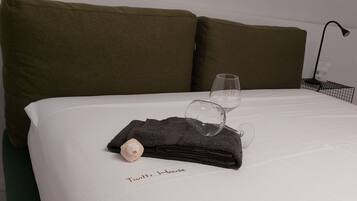 2 Schlafzimmer, BĂŒgeleisen/BĂŒgelbrett, WLAN, BettwĂ€sche