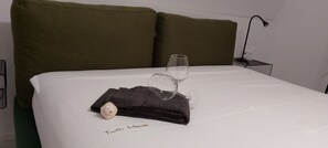 2 bedrooms, iron/ironing board, WiFi, bed sheets - Cozy independent apartment in the historic center of Catania. (Catania)