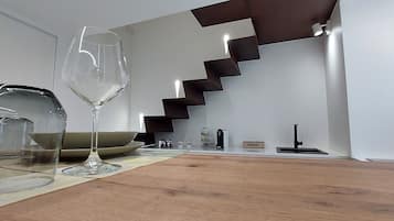 Réfrigérateur, plaque de cuisson, cafetière/bouilloire