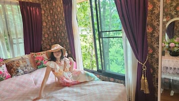 4 bedrooms, bed sheets