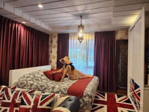 4 bedrooms, bed sheets