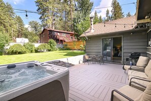 Terrace/patio - CW161...."The Cottonwood" -Private Hot Tub: 4  BR, 2  BA House in Stateline, Sleeps 10 (Stateline)
