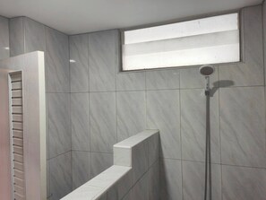 Apartment, 1 Bedroom, Smoking, City View | Bathroom shower