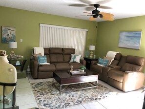 TV - Sarasota 2 Bedroom Villa Bungalow (Sarasota)