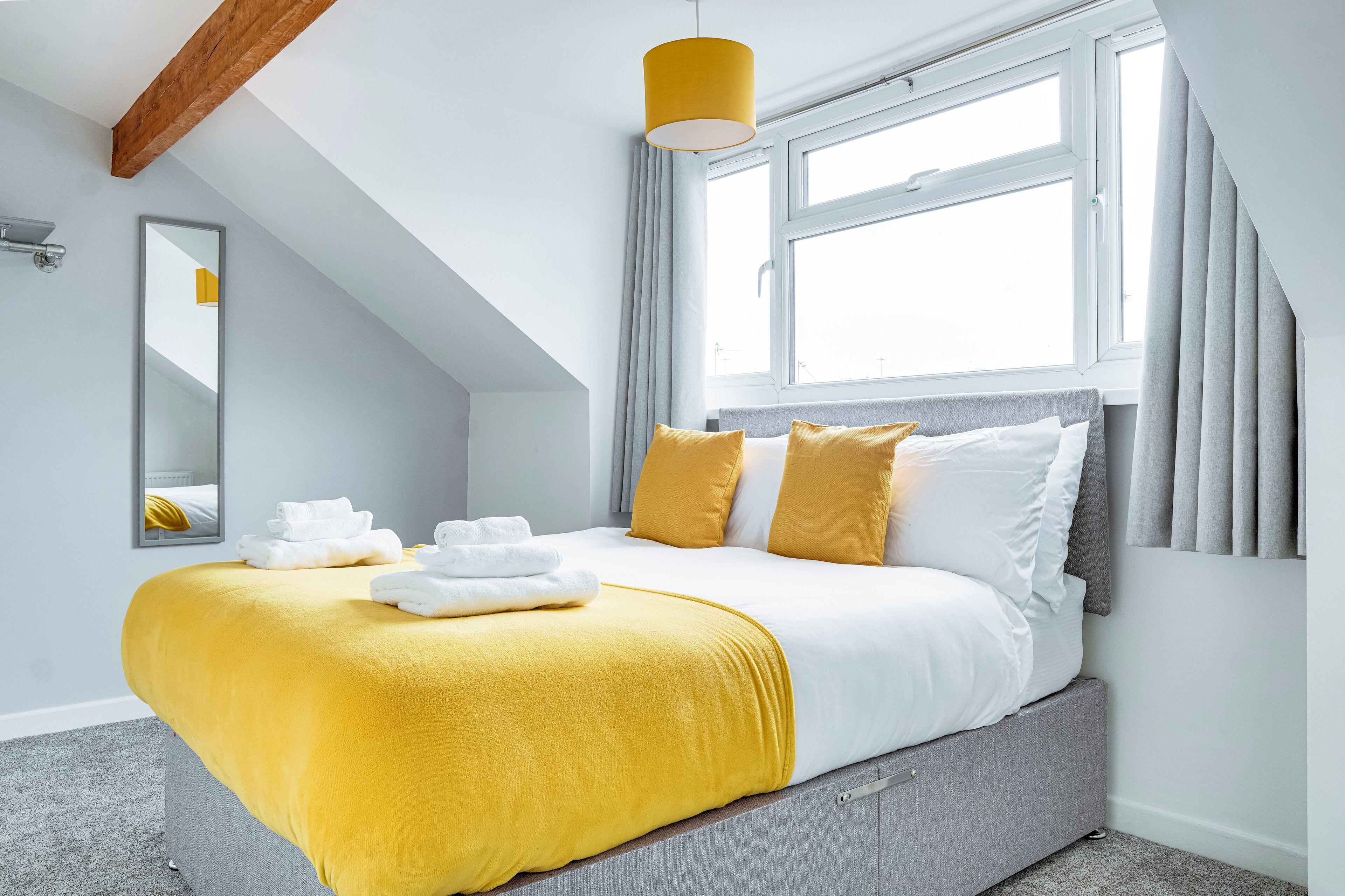 4 habitaciones, tabla de planchar con plancha y cuna de viaje 