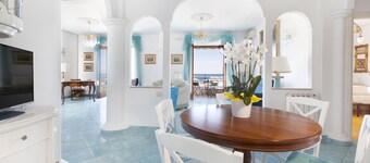 AMORE RENTALS - Appartamento Cielomare with Sea View and Balcony